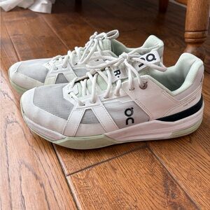 On Running Youth 6.5 The Roger cloudtec Sneakers in White and Light Green